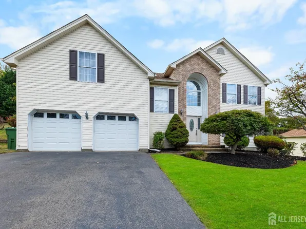 7 Battista Ct, Sayreville, NJ 08872