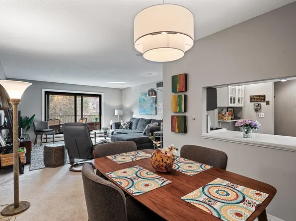 7500 Cahill Rd APT 207C, Edina, MN 55439