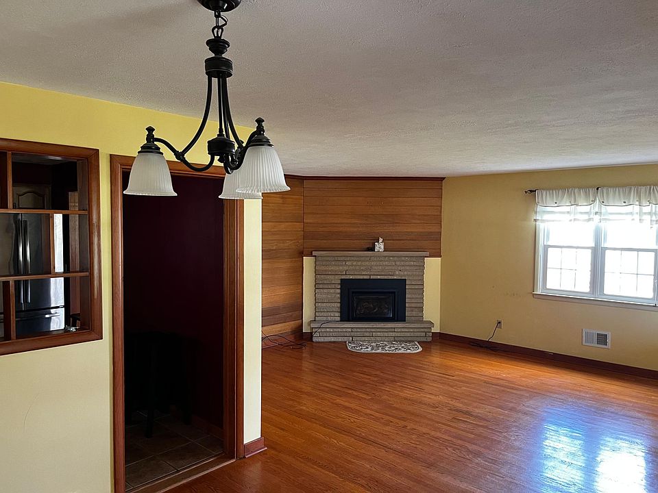 2nd image of 217 Walnut Dr