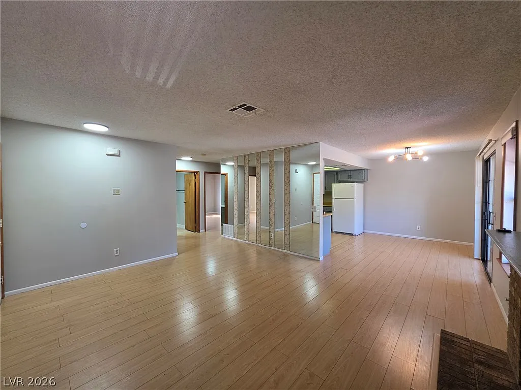 2 bed, 2.0 bath, 1013 sqft, $1,350 — Photo 2