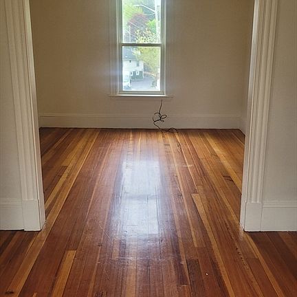 5th image of 23 Desmond Rd Floor 2