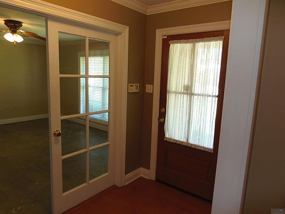 3rd image of 105 E Oaklawn Dr
