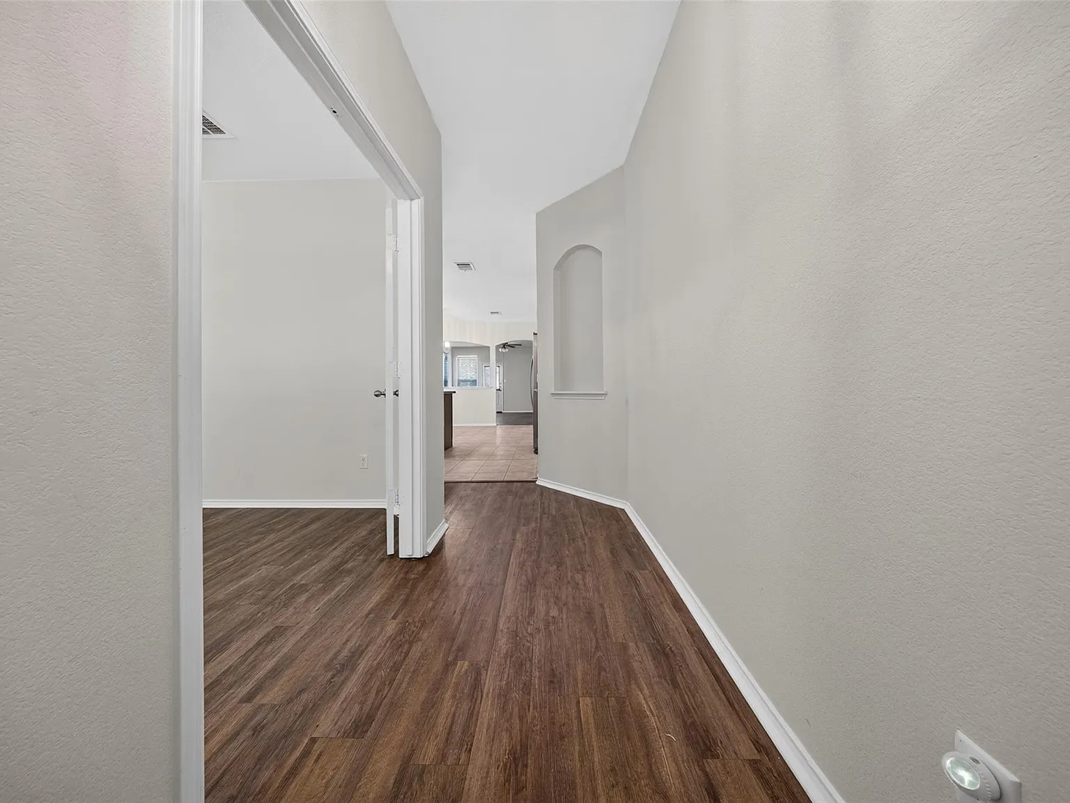 3 bed, 2.0 bath, 1659 sqft, $1,950 — Photo 2