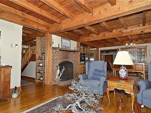 4th image of 606 Dubois Ct