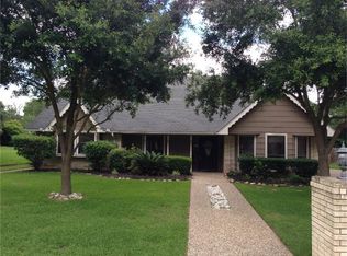 120 Briarwood Ln, Bellville, TX 77418