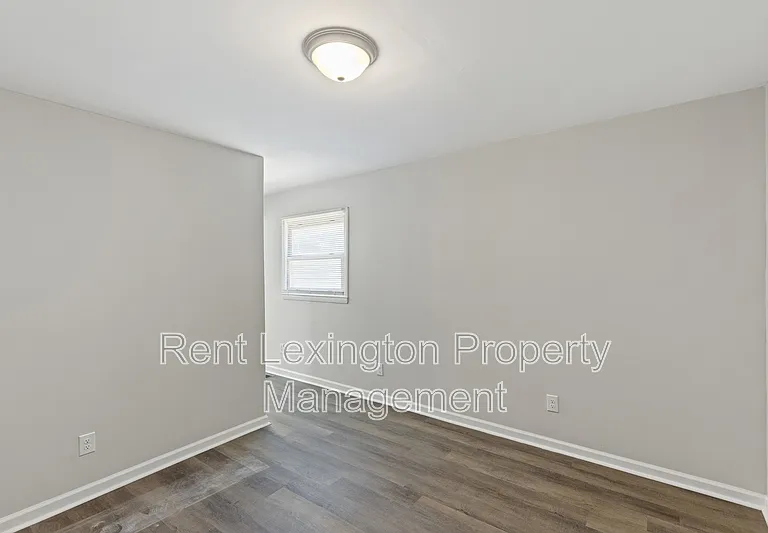 604 Hi Crest Dr — Photo 12