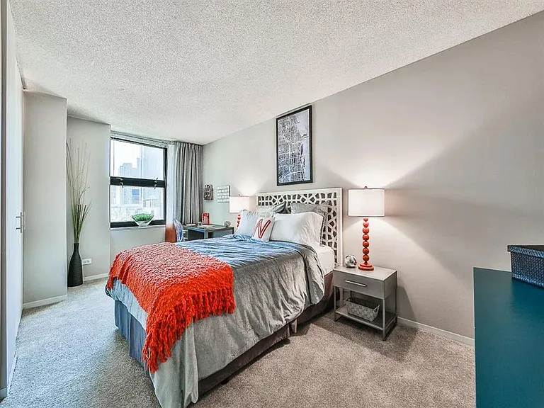 West77 Apartments — Photo 41
