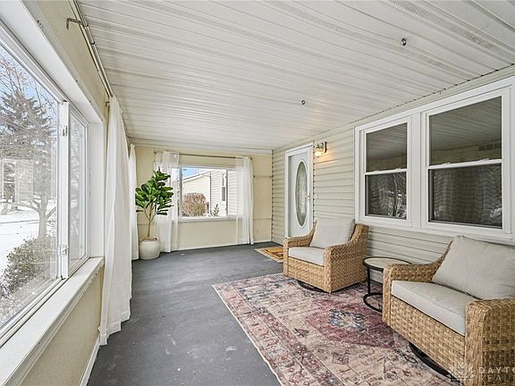 5th image of 305 Eastview Dr