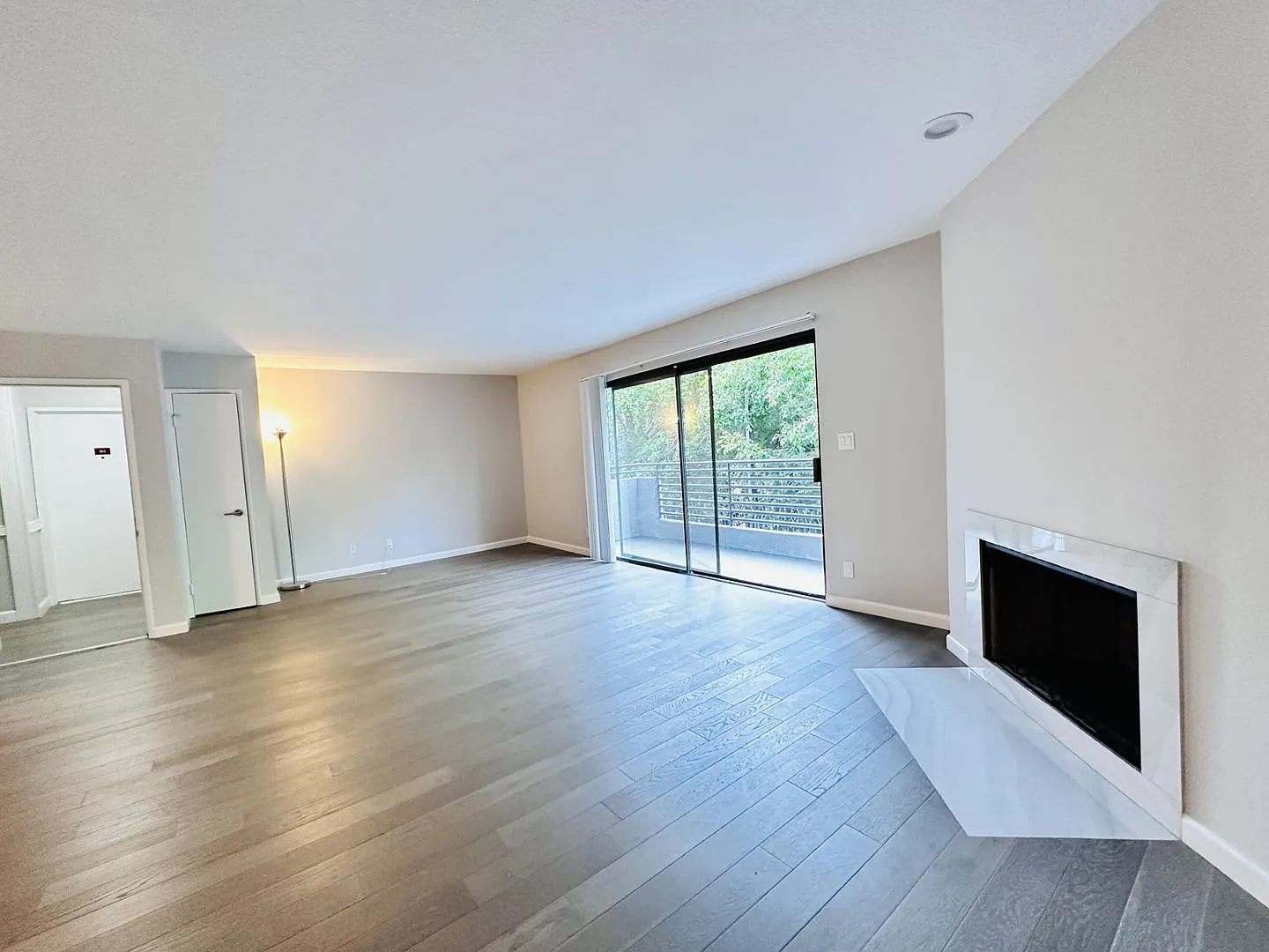 2110 Bentley — Photo 2