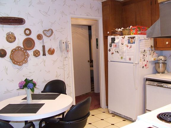 5th image of 675 Seabury Ave