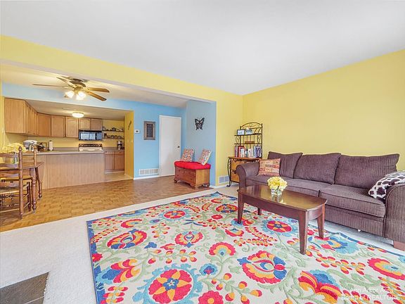 5th image of 728 Watersedge Dr