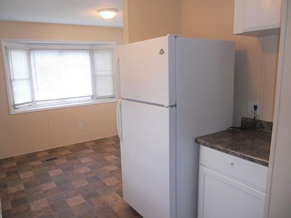 Stove and fridge provided!