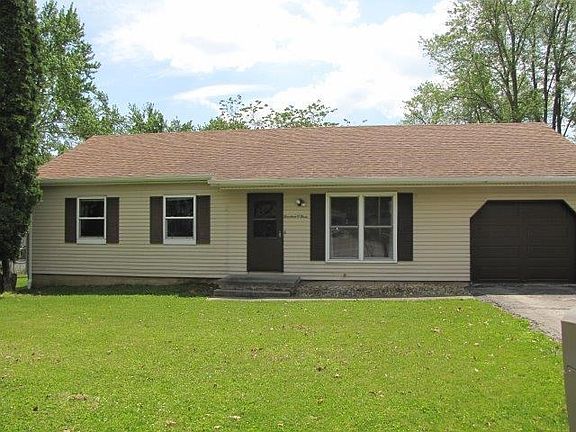 2nd image of 1403 Essex Ct