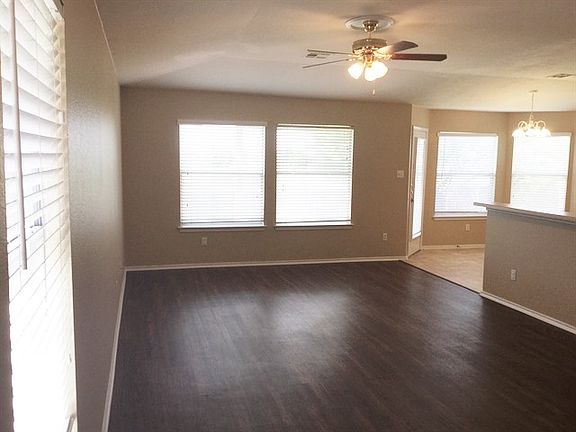 3rd image of 13528 Lyndon B Johnson St