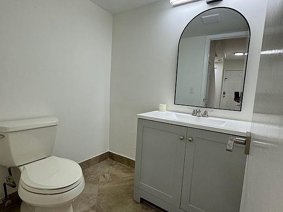 4th image of 809 W Oakland Park Boulevard #K4