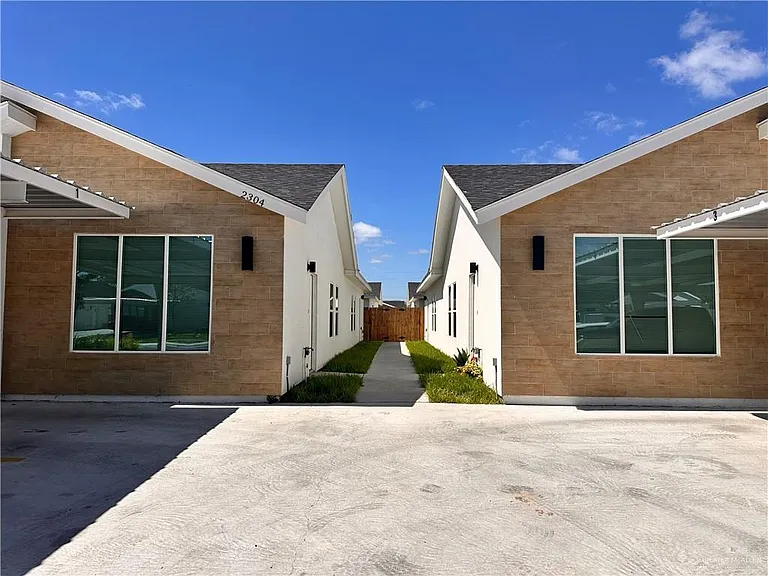 2304 E Viviana St #1 — Photo 1