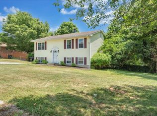 3912 Hyde Park Dr, Roanoke, VA 24018