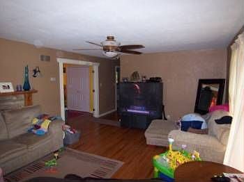 3rd image of 1418 Garrett St