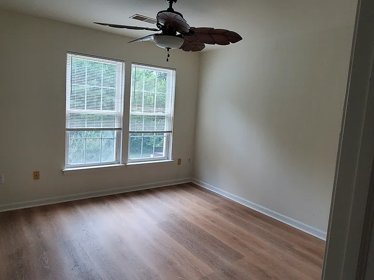 204 N Bridlewood Dr — Photo 4