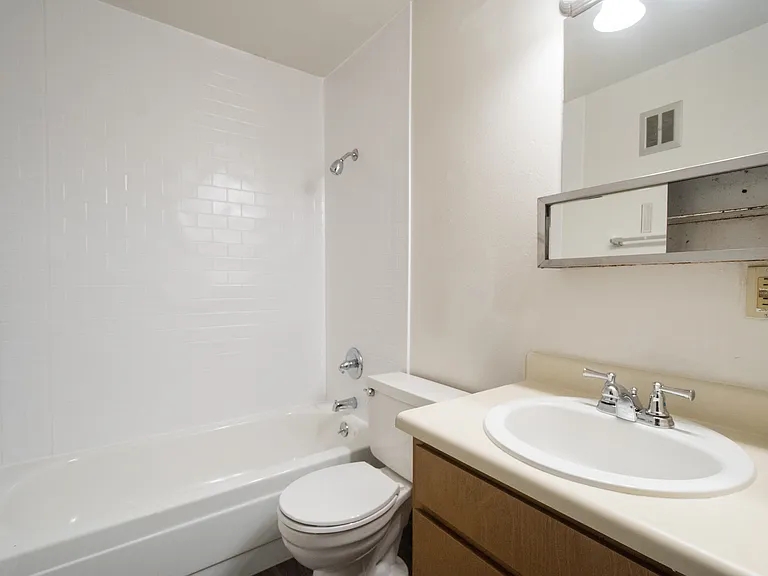 1720 Azalea Ct #7 — Photo 9