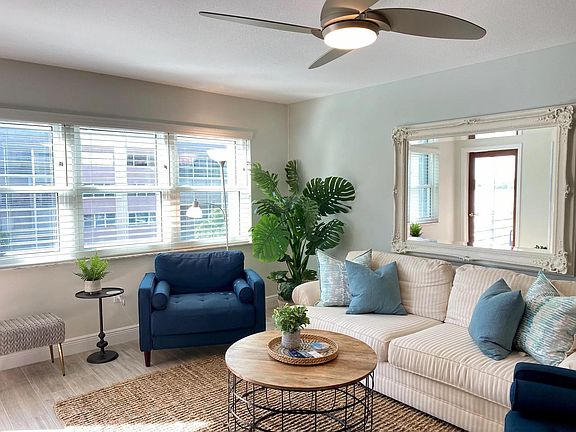4th image of 1502 S Lakeside Dr APT 310
