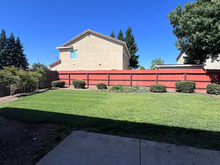 1694 Shay Way — Photo 27