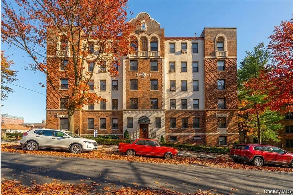 1 bed, 1.0 bath, 720 sqft, $2,100 — Photo 1
