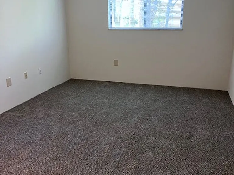 Brandychase Apartments — Photo 2