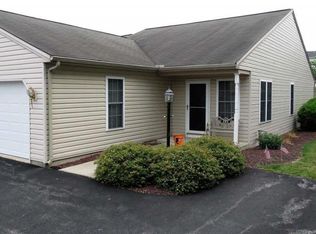 3152 Lion Ct, Dover, PA 17315