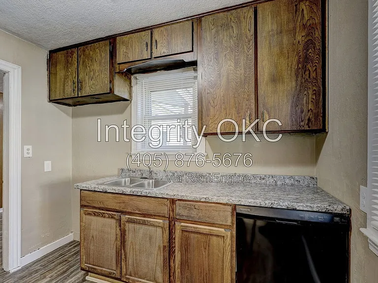 1713 N Page Ave — Photo 18