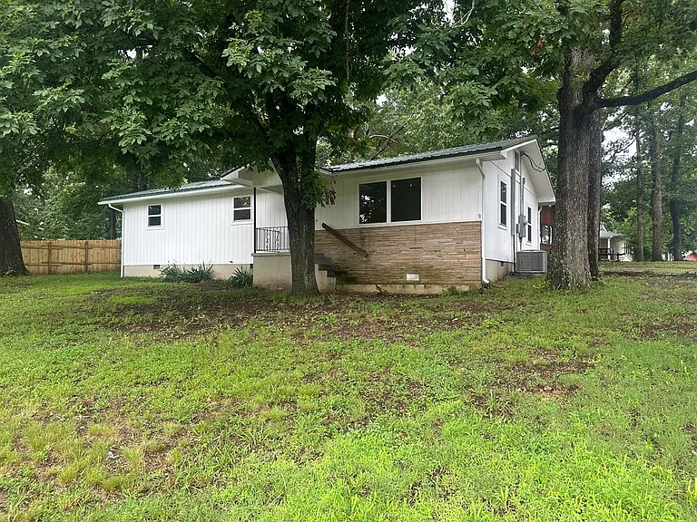 540 N Diamond Blvd — Photo 1
