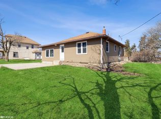 402 Center Ave, Alexander, IA 50420