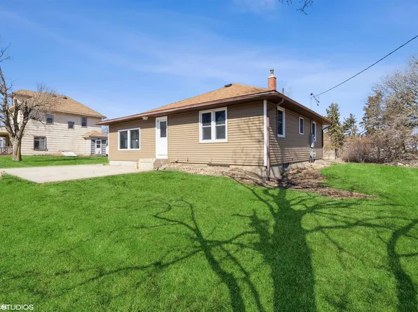 402 Center Ave, Alexander, IA 50420