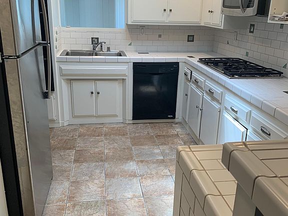 Kitchen with oven dishwasher, cook top and mictowave oven