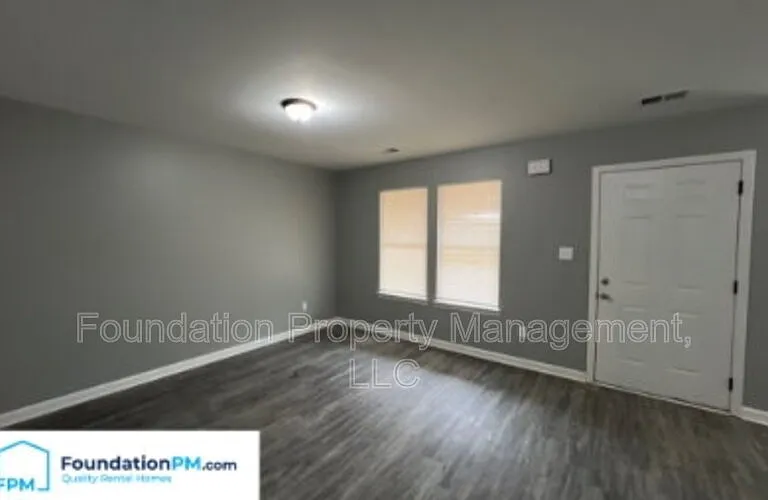 605 Howard Dr — Photo 4