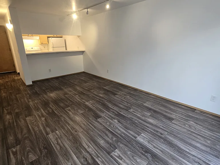 Isherwood Apartments — Photo 1