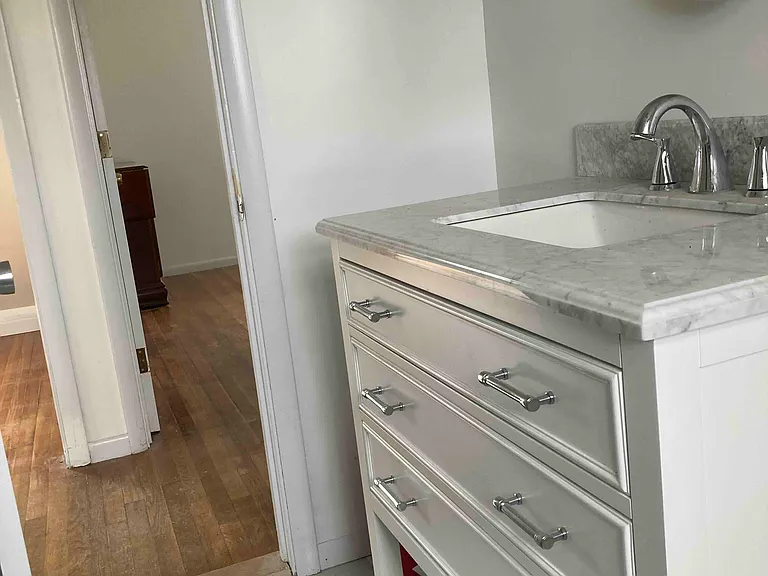 320 Leslie Dr — Photo 11