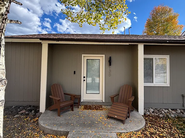 135 Woodchuck Ct — Photo 4