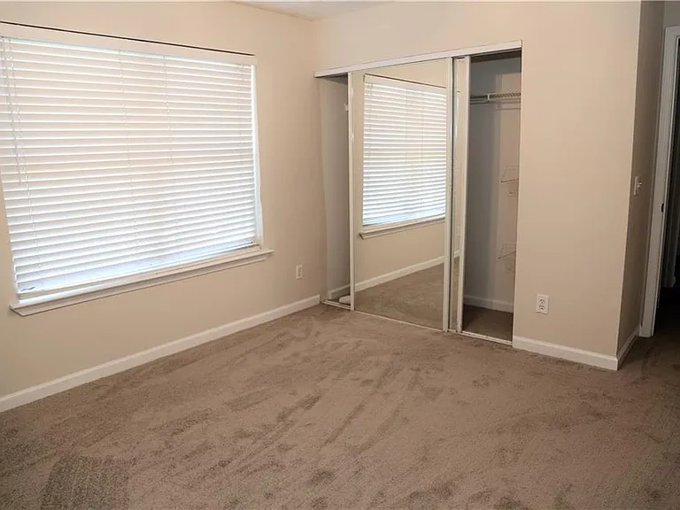 514 Carrington Ct — Photo 13