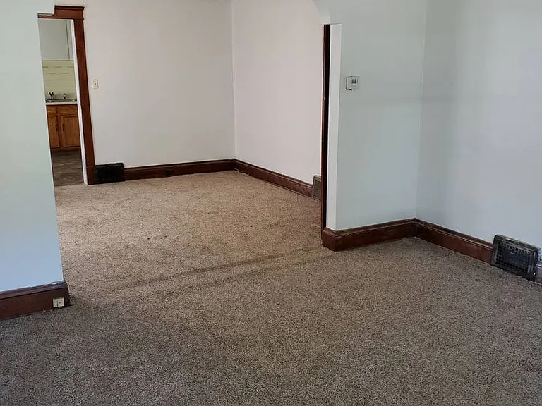 2760 E 122nd St Cleveland 44120 — Photo 3