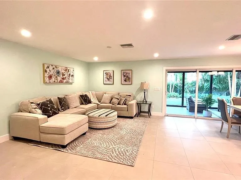 4836 Napoli Dr — Photo 3