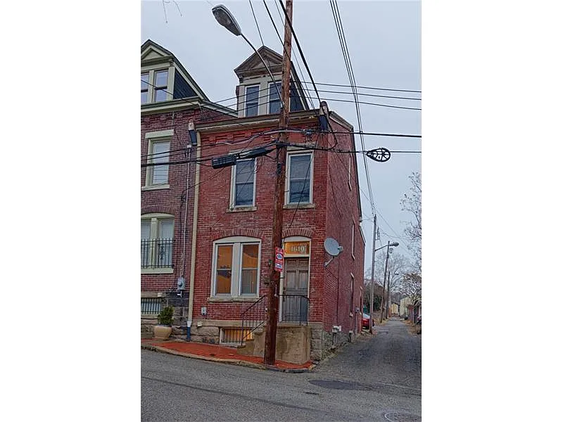 1610 Monterey St photo 1