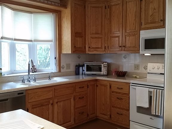 4th image of 208 Lindsey Ave