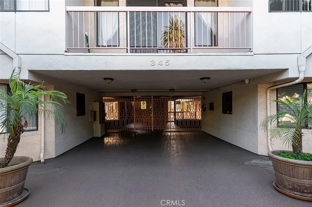 2 bed, 2.0 bath, 996 sqft, $3,400 — Photo 3