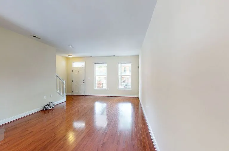 720 Barnes St NE — Photo 9