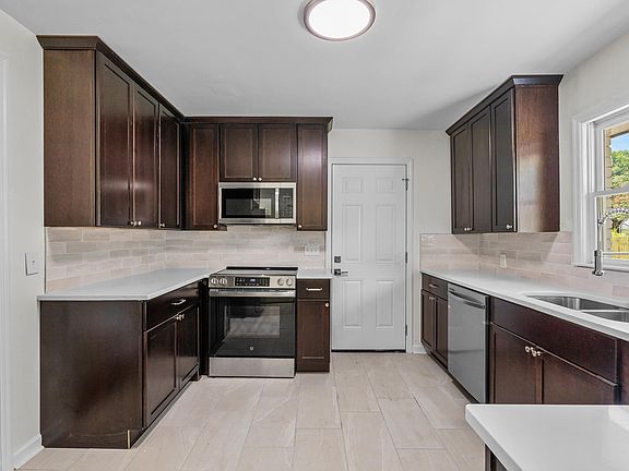 2nd image of 6709 Vanwood Dr