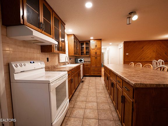 4th image of 4217 NE Valley View Dr