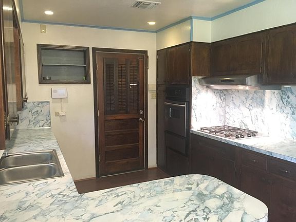 5th image of 902 Huntington Ln
