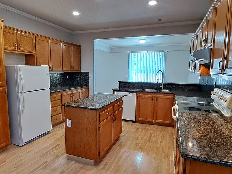 320 Stamper Cir — Photo 9