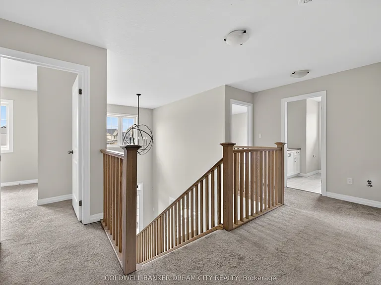 98 Livingston Dr — Photo 32